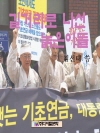 길거리로 나선 늙은이들